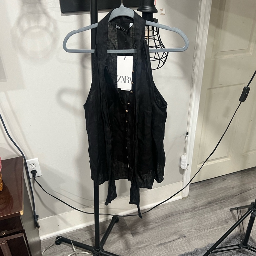 Zara Black Sleeveless Button-Up Top